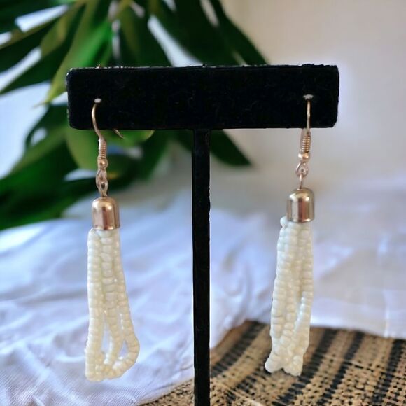 Vintage Seed Bead Earrings Tassel Dangle Pierced White Gold Tone Beach Bohemian. - Picture 15 of 16